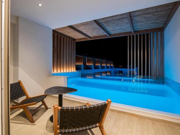 AKASHA Beach Hotel & Spa : photo 4 de la chambre hébergement dazzling blue avec petite piscine