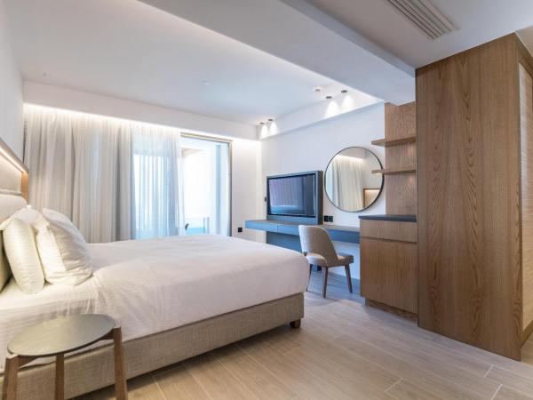 AKASHA Beach Hotel & Spa : photo 4 de la chambre hébergement urbain chic avec petite piscine