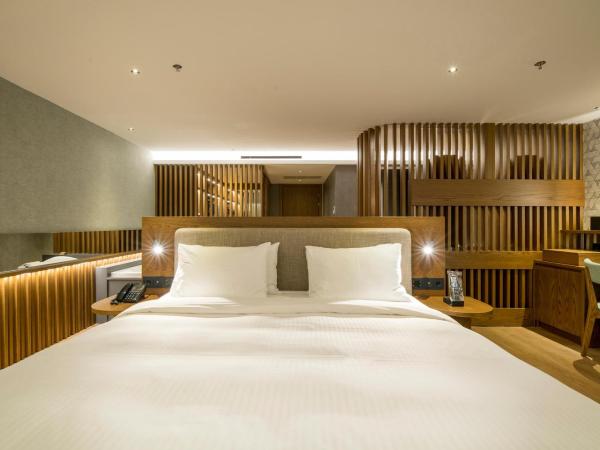 AKASHA Beach Hotel & Spa : photo 5 de la chambre suite junior somptueuse avec bain à remous extérieur