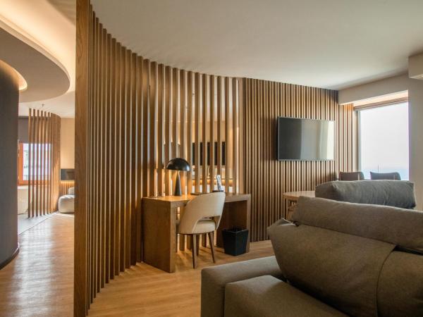 AKASHA Beach Hotel & Spa : photo 3 de la chambre suite somptueuse avec bain à remous extérieur