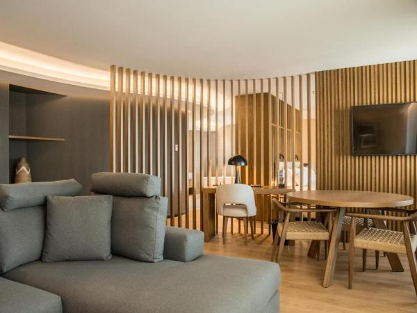 AKASHA Beach Hotel & Spa : photo 5 de la chambre suite somptueuse avec bain à remous extérieur