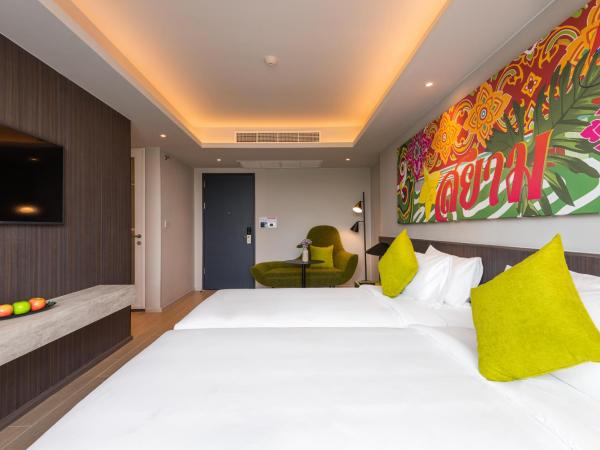 Maitria Hotel Rama 9 Bangkok - A Chatrium Collection : photo 7 de la chambre chambre lits jumeaux de luxe avec vue sur la ville