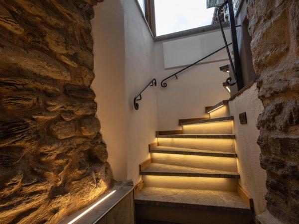 Les Plaisirs d'Antan : photo 9 de la chambre suite lit queen-size avec baignoire spa