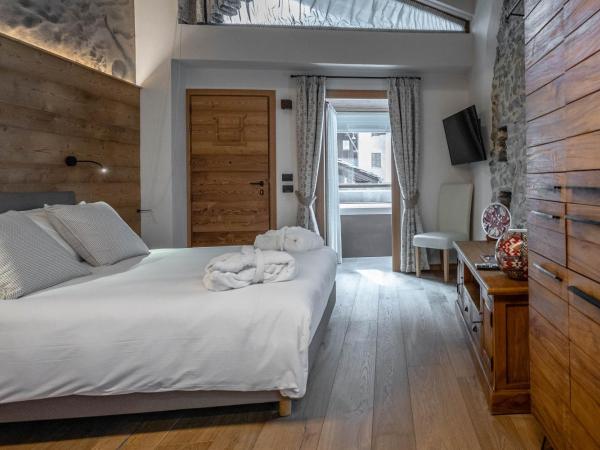 Les Plaisirs d'Antan : photo 7 de la chambre suite lit king-size avec baignoire spa