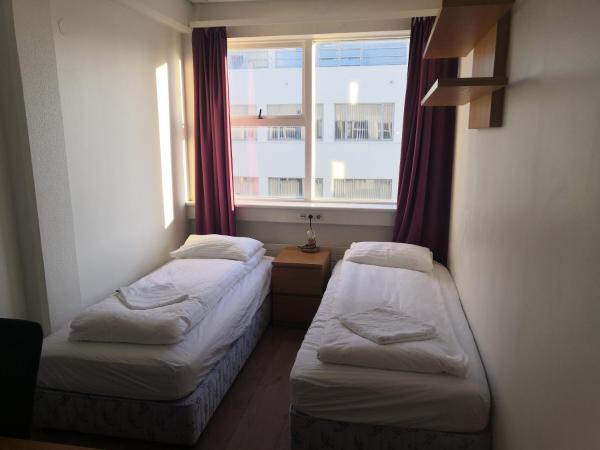 101 Guesthouse Hotel : photo 1 de la chambre chambre lits jumeaux avec salle de bains privative