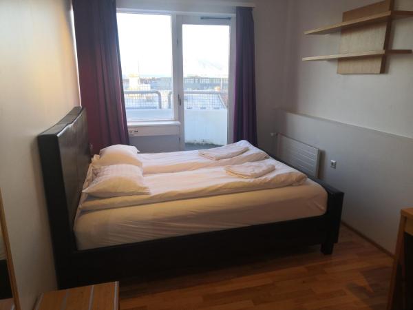 101 Guesthouse Hotel : photo 1 de la chambre chambre double avec balcon - vue sur mer