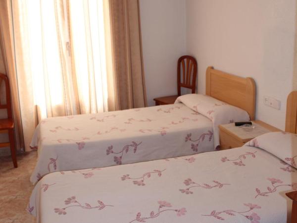 Hostal Casanova : photo 1 de la chambre chambre lits jumeaux