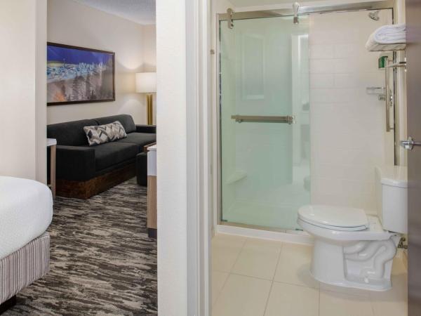 SpringHill Suites Seattle Downtown : photo 4 de la chambre suite lit king-size avec canapé-lit