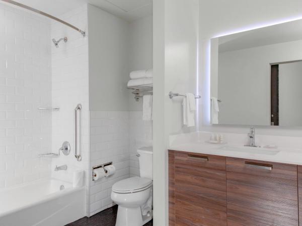 Fairfield Inn & Suites by Marriott Dallas Downtown : photo 3 de la chambre chambre 2 lits queen-size