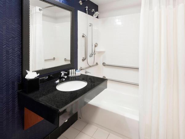 Fairfield Inn & Suites by Marriott Austin Parmer Tech Ridge : photo 5 de la chambre suite double avec 2 lits doubles et canapé-lit