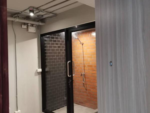 BED STATION Hostel Khaosan : photo 2 de la chambre chambre double avec salle de bains privative