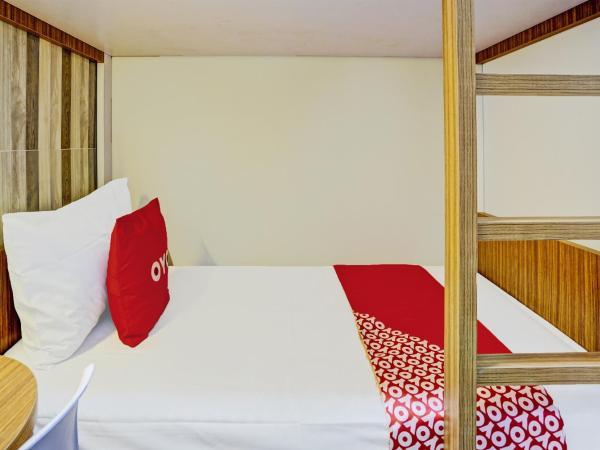 OYO 92435 Sunlo Cozy Home Family Homestay Syariah : photo 5 de la chambre chambre lits jumeaux Économique