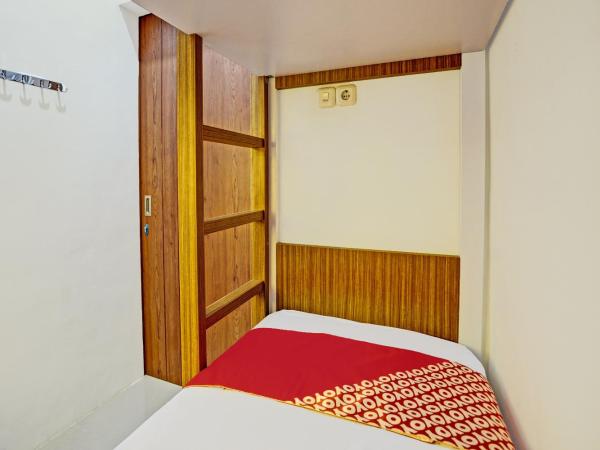 OYO 92435 Sunlo Cozy Home Family Homestay Syariah : photo 6 de la chambre chambre lits jumeaux supérieure