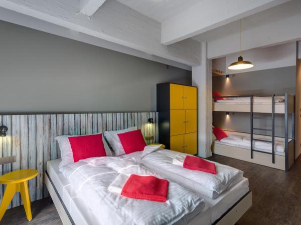 MEININGER Hotels Bruxelles City Center : photo 2 de la chambre chambre quadruple