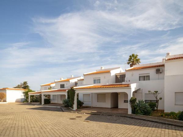 Oura Parque Apartamentos Turisticos : photo 6 de la chambre appartement 1 chambre - vue sur piscine