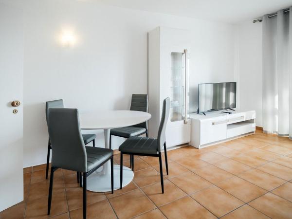 Oura Parque Apartamentos Turisticos : photo 5 de la chambre chambre double - vue sur piscine