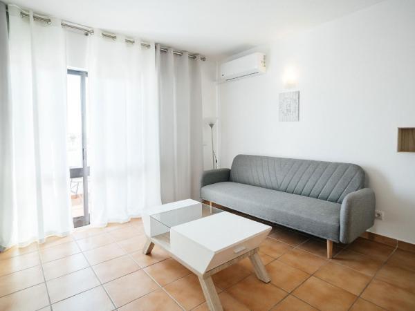 Oura Parque Apartamentos Turisticos : photo 8 de la chambre chambre double - vue sur piscine