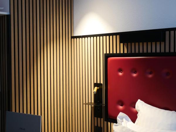 Hôtel Carré Vieux Port : photo 4 de la chambre chambre confort avec grand lit