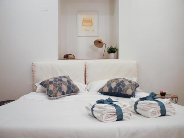 Sa Prazza GuestHouse : photo 3 de la chambre chambre double avec salle de bains privative