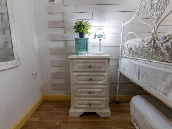 Casa Sá Noronha Old Town : photo 4 de la chambre chambre lits jumeaux avec salle de bains privative séparée