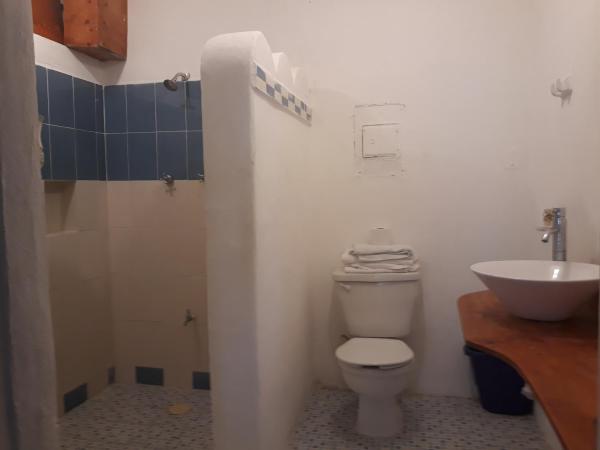 Bea rooms and studios : photo 4 de la chambre chambre triple confort avec douche