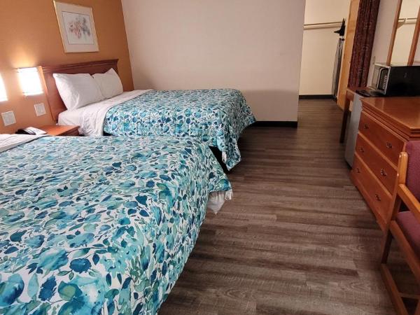 Harvey's Motel SDSU La Mesa San Diego : photo 7 de la chambre chambre avec 2 grands lits queen-size