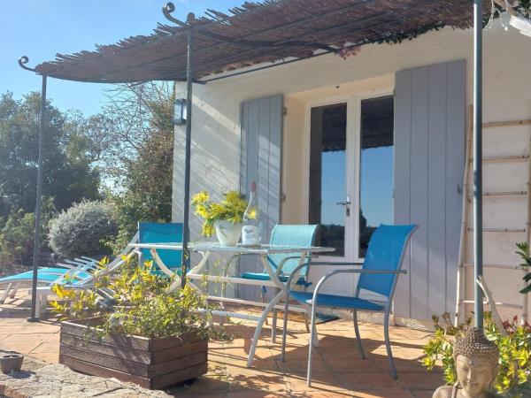 Villa des Delices : photo 1 de la chambre chambre familiale - vue sur piscine