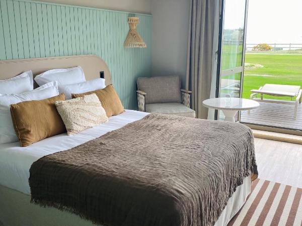 Emeria Dinard Thalasso Spa : photo 5 de la chambre chambre double classique - vue partielle sur la mer - rez-de-jardin
