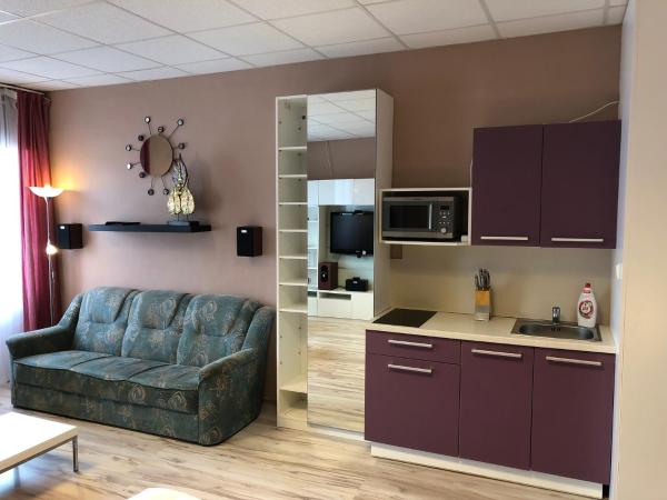 Pension Village : photo 1 de la chambre studio avec salle de bains commune