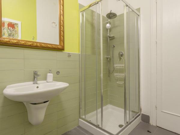 B&B Massimocentro : photo 5 de la chambre chambre double ou lits jumeaux avec salle de bains privative externe