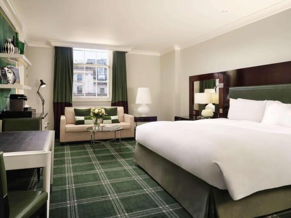 Sofitel London St James : photo 2 de la chambre suite junior lit king-size avec coin salon - vue sur waterloo place