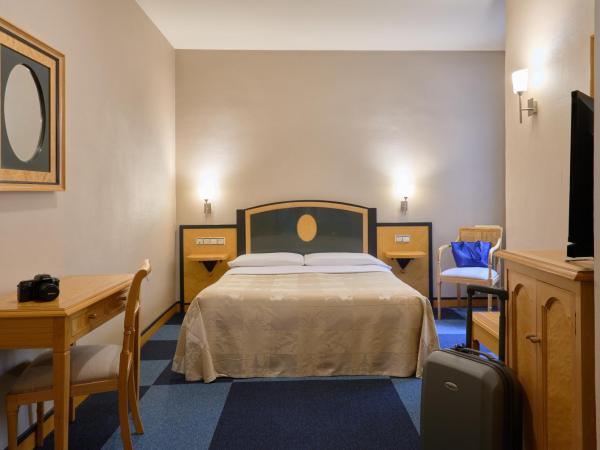 Hotel Macià Cóndor : photo 2 de la chambre chambre lit queen-size 