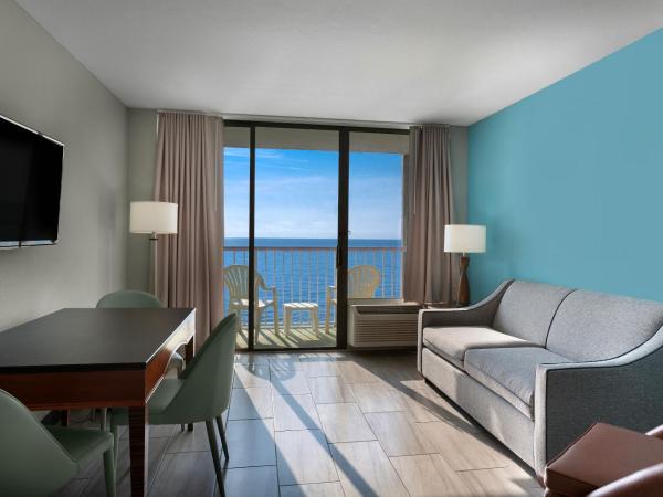 Crown Reef Beach Resort and Waterpark : photo 2 de la chambre suite queen front de mer