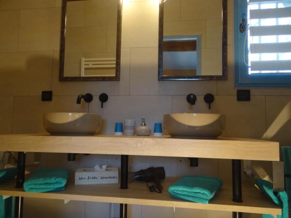 Mas Val-Chênaie Gordes : photo 10 de la chambre chambre lits jumeaux deluxe