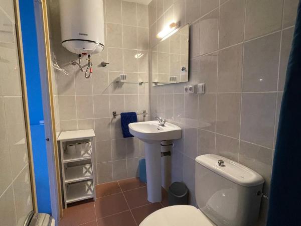 P&R hostals Can Tort : photo 8 de la chambre chambre quadruple confort