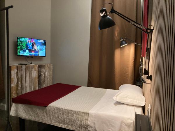 Hotel Calypso : photo 1 de la chambre chambre simple avec salle de bains privative
