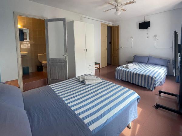 P&R hostals Can Tort : photo 10 de la chambre chambre quadruple confort