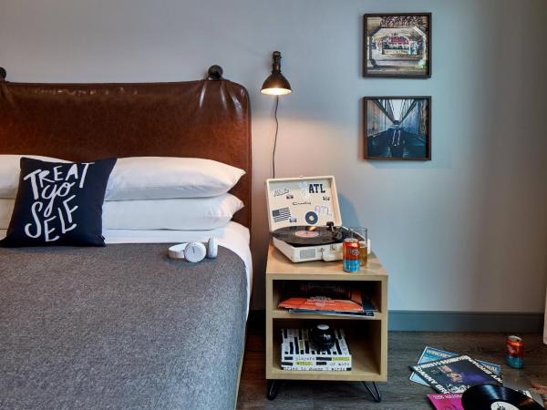 Moxy Atlanta Midtown : photo 6 de la chambre chambre lit king-size