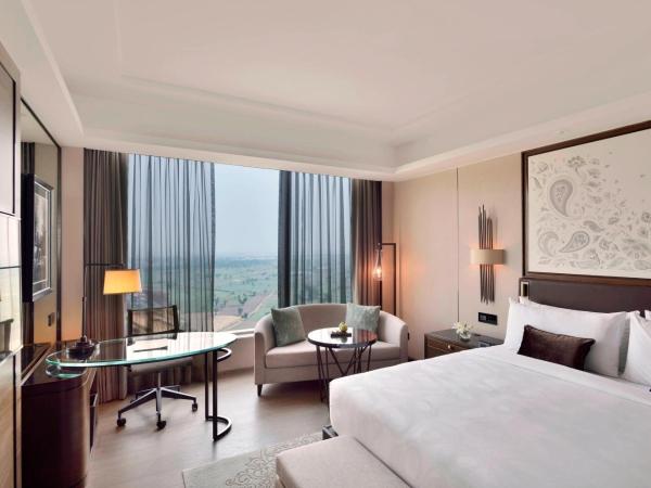JW Marriott Hotel Kolkata : photo 4 de la chambre  chambre lit king-size exécutive avec accès au salon exécutif et transfert aéroport aller simple