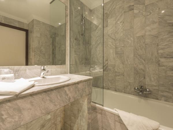 Ambassador-Monaco : photo 5 de la chambre chambre lits jumeaux