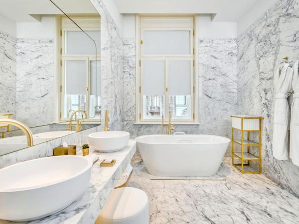 Matild Palace, a Luxury Collection Hotel : photo 2 de la chambre suite lit king-size pont Élisabeth - vue sur fleuve