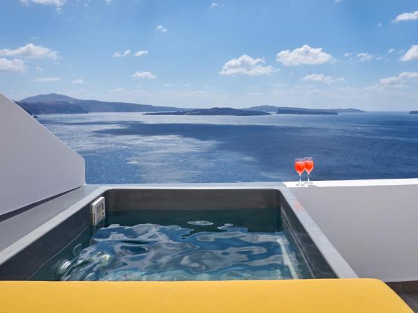 Allure Breeze Suites : photo 1 de la chambre honeymoon suite with outdoor heated jetted tub