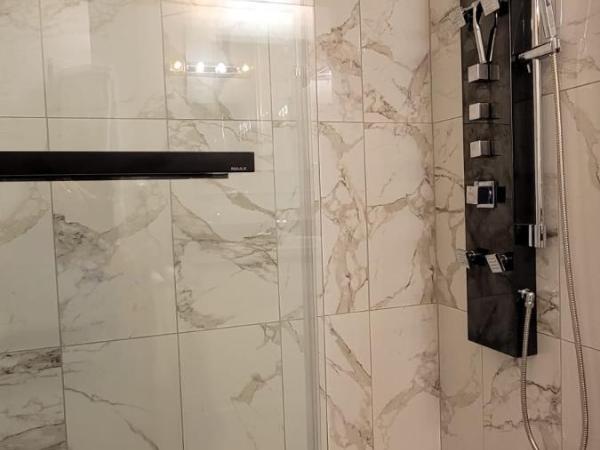 Kokomo INN Bed and Breakfast Ottawa-Gatineau's Only Tropical Riverfront B&B on the National Capital Cycling Pathway Route Verte #1 - for Adults Only - Chambre d'hôtes tropical aux berges des Outaouais BnB #17542O : photo 5 de la chambre suite présidentielle