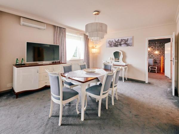 Biały Dom Henlex Hotel Restauracja : photo 2 de la chambre suite 2 pièces