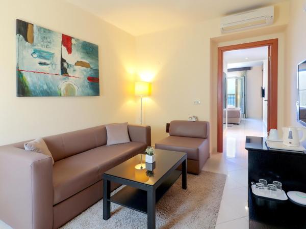 Blue Waves Resort : photo 4 de la chambre suite junior