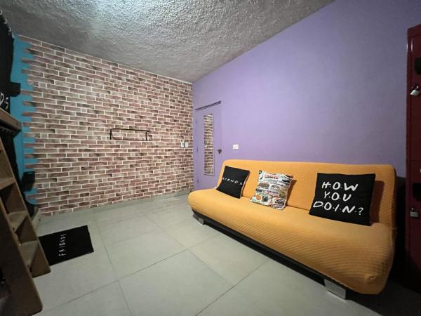 DICI Coliving Housing The Friends Room : photo 10 de la chambre lit dans un dortoir de 4 lits