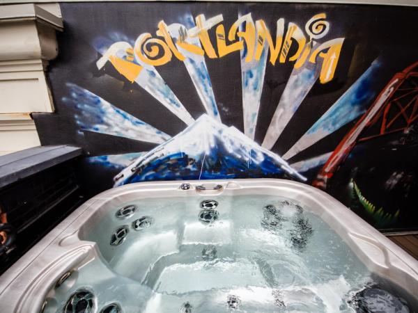 Kimpton Hotel Vintage Portland, an IHG Hotel : photo 2 de la chambre premium queen room with private balcony