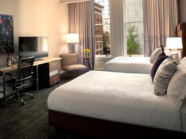 Kimpton Hotel Vintage Portland, an IHG Hotel : photo 2 de la chambre chambre 2 lits queen-size essential - vue sur ville