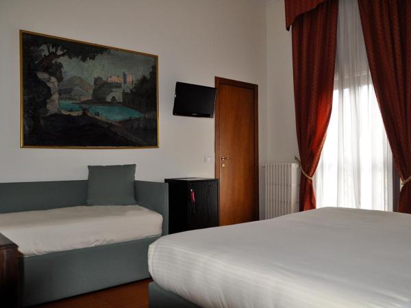 Hotel San Guido : photo 7 de la chambre chambre double ou lits jumeaux avec lit d'appoint