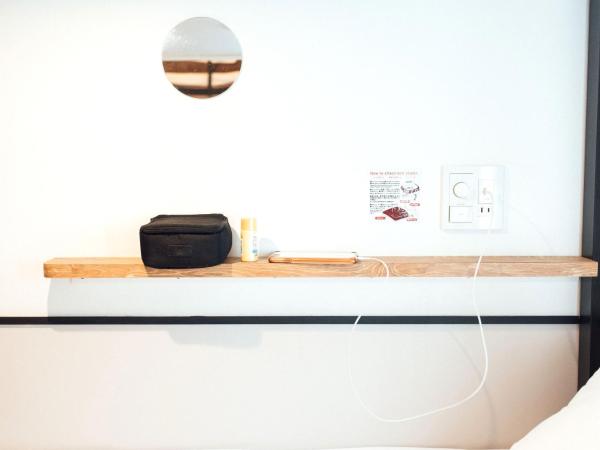 WeBase Hakata Hostel : photo 6 de la chambre chambre privative avec lits superposés (2 adultes)